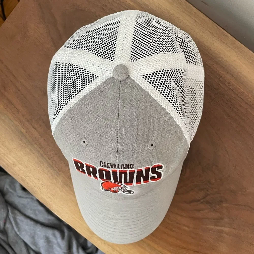 NFL Team Apparel Men's Cleveland Browns Logo Adjustable Trucker Hat One Size